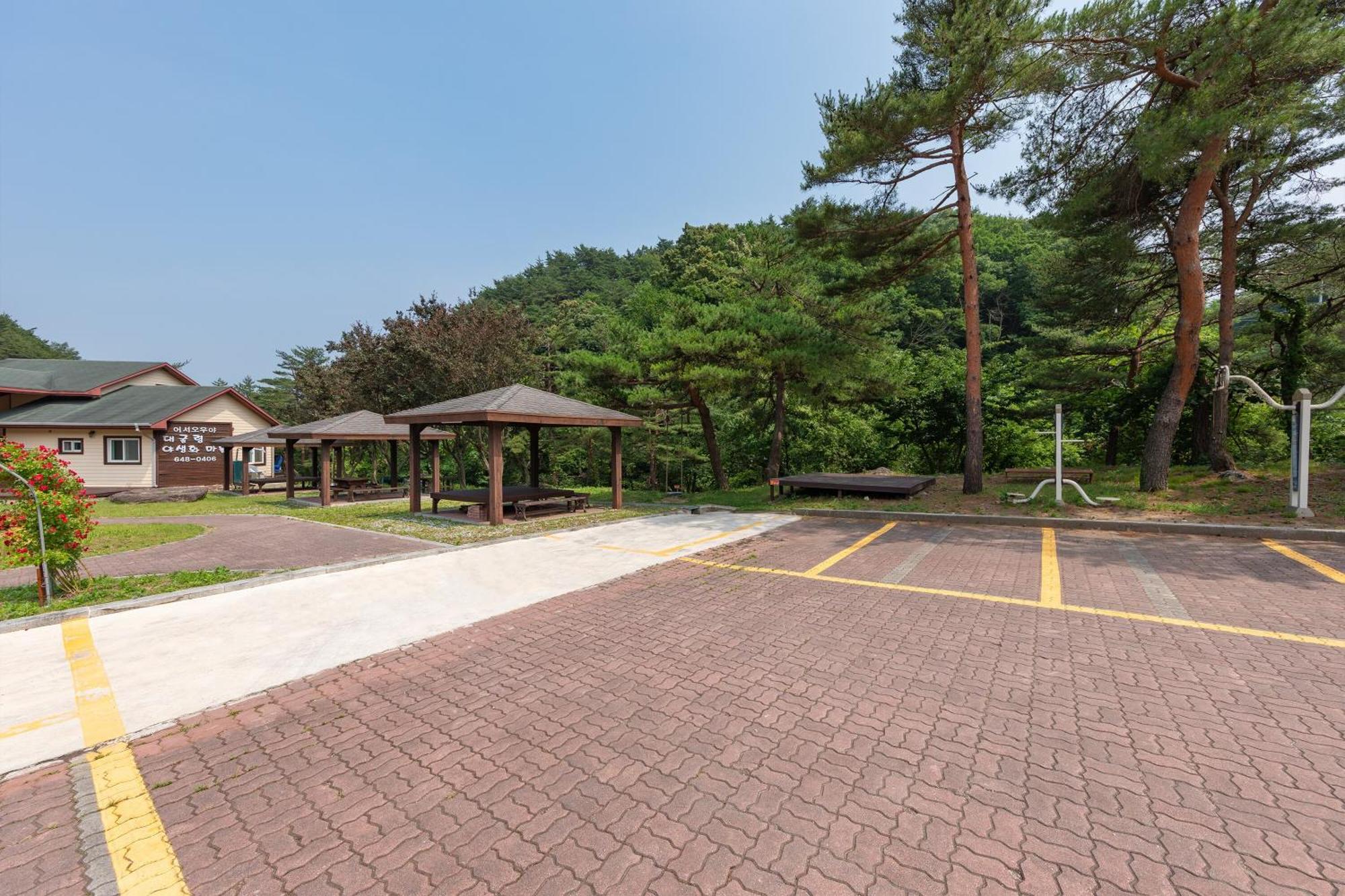 Gangneung Yasaenghwa Maeul Hotel Exterior foto