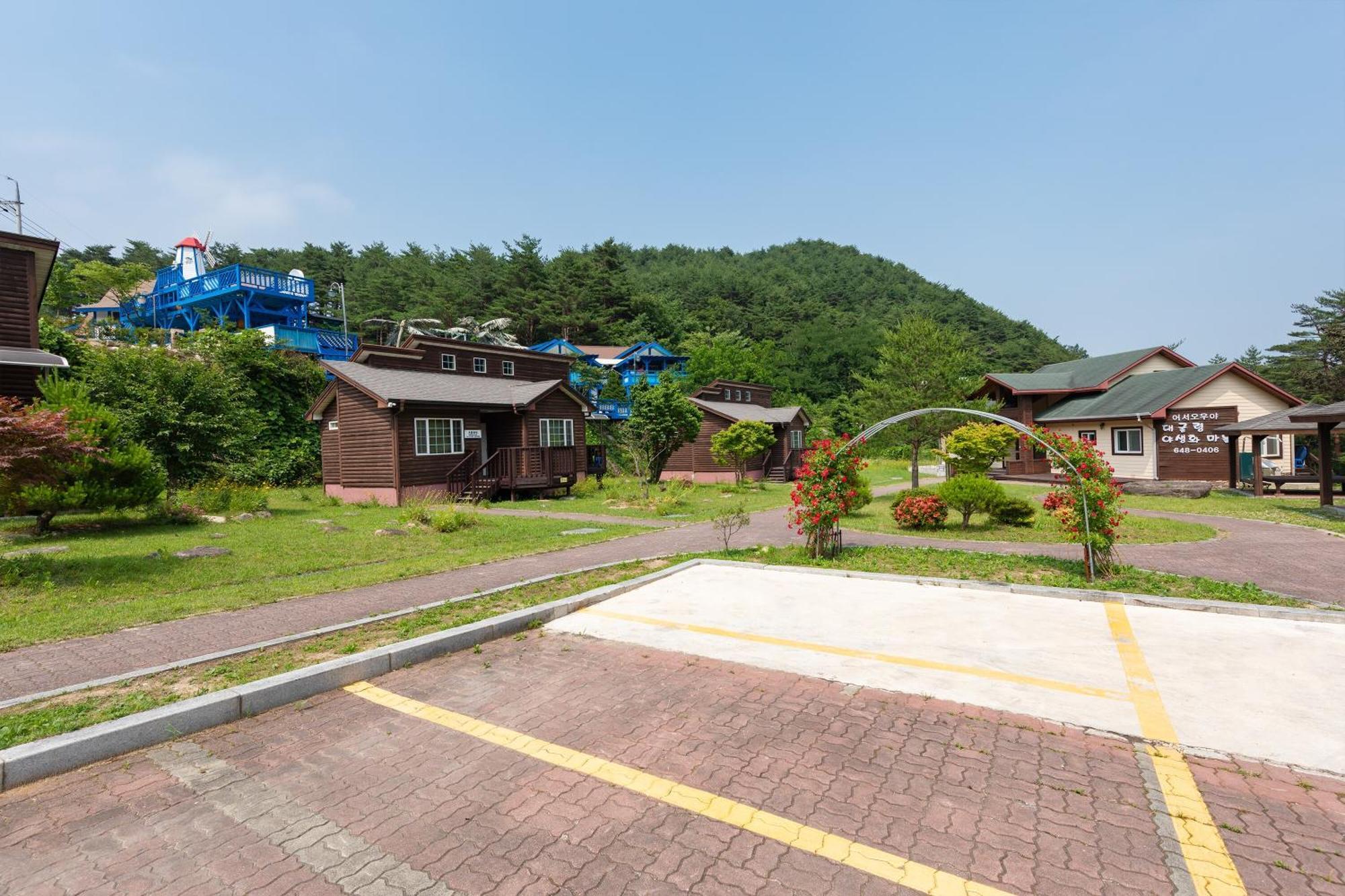 Gangneung Yasaenghwa Maeul Hotel Exterior foto